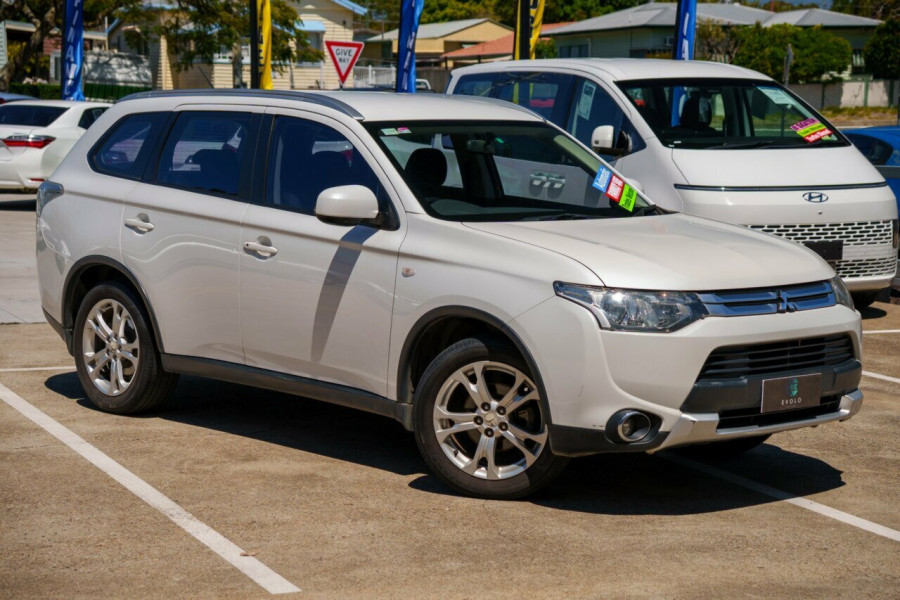 2014 MY14.5 Mitsubishi Outlander ZJ ES Wagon Image 1