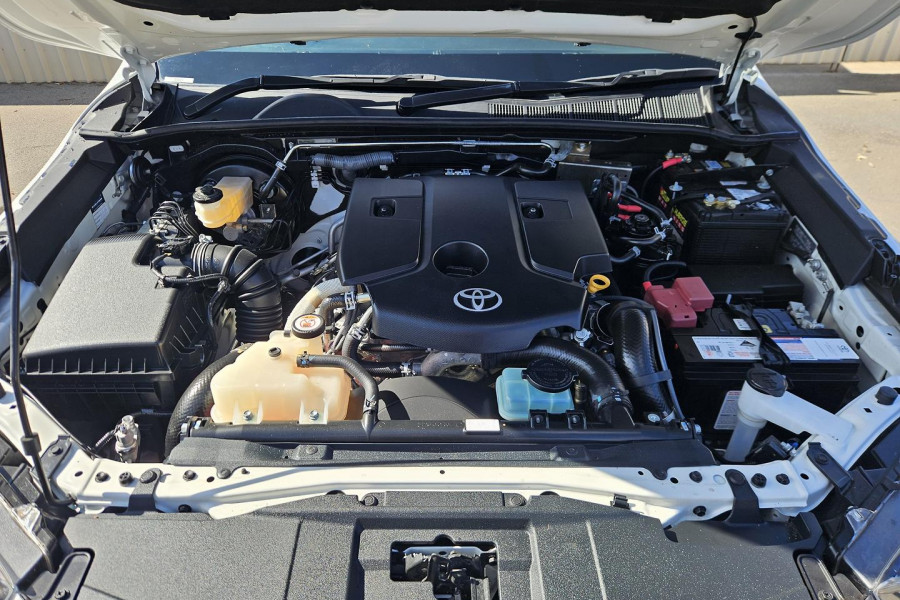 2022 Toyota HiLux GUN126R SR Double-Cab Pick-Up Image 13