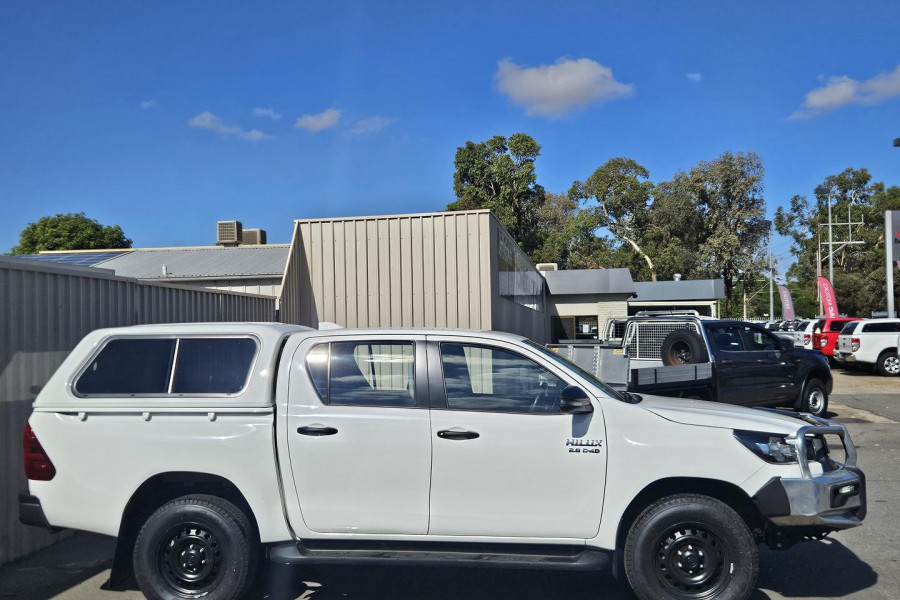 2022 Toyota HiLux GUN126R SR Double-Cab Pick-Up Image 9