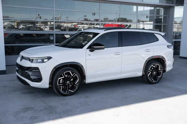 2025 MY26 Volkswagen Tayron R4 195TSI R-Line SUV Image 3