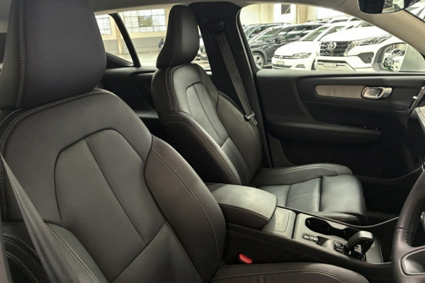 2025 Volvo XC40 XZ Plus B4 SUV Image 17
