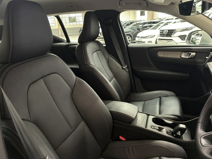 2025 Volvo XC40 XZ Plus B4 SUV Image 17
