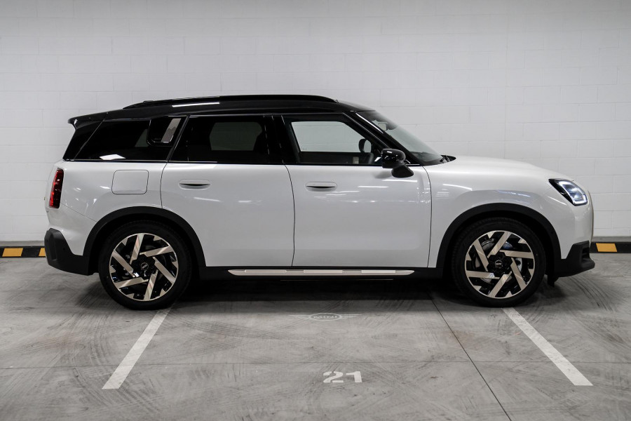 2026 MINI Countryman U25 SE Favoured SUV