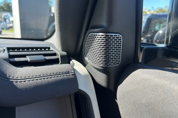 2023 MY23.5 Land Rover Defender L663 90 D250 S SUV Image 16