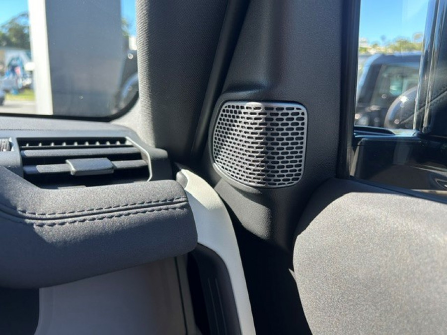 2023 MY23.5 Land Rover Defender L663 90 D250 S SUV Image 16