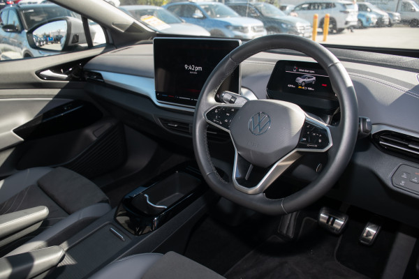 2025 Volkswagen ID. 5 E2 Pro SUV Image 6