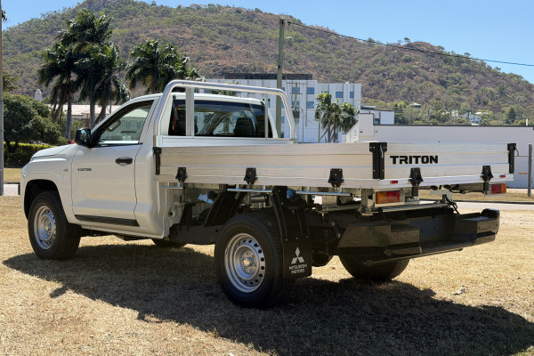 2026 Mitsubishi Triton MV  GLX Cab Chassis Image 5