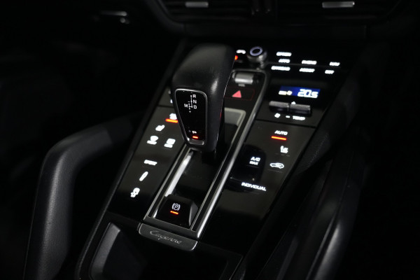 2018 Porsche Cayenne SUV image 16
