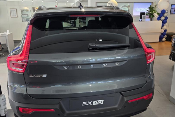 2026 Volvo EX40  Ultra Single Motor Extended Range SUV Image 4