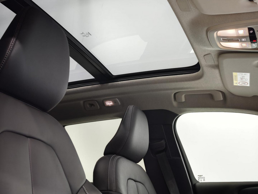 2025 Volvo XC40 XZ Plus B4 SUV Image 9