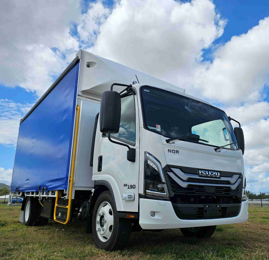 2025 Isuzu  NQR 88/80-190 AM D42 FREIGHT Curtainsider Image 1