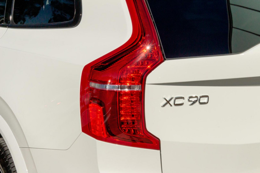 2022 Volvo XC90  B6 R-Design Suv Image 21