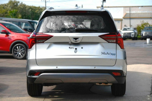 2025 Mahindra XUV700  AX7L SUV