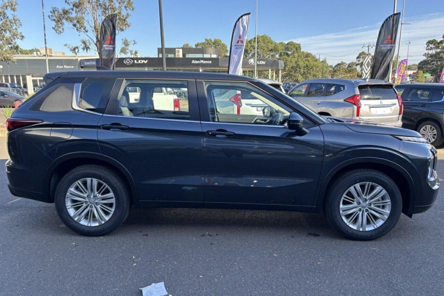 2024 Mitsubishi Outlander ZM ES SUV Image 8