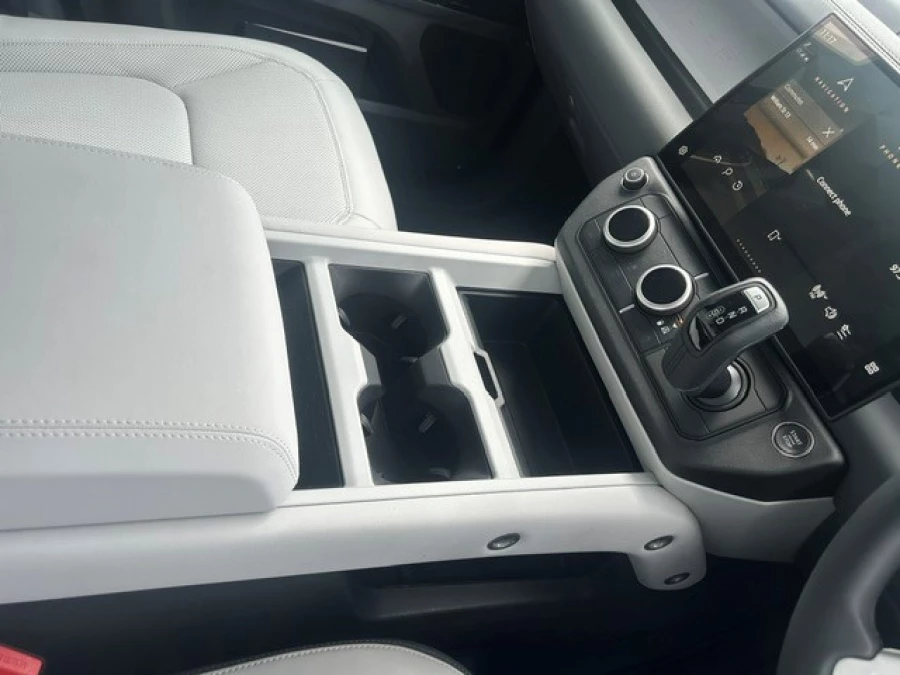 2025 MY26 Land Rover Defender L663 110 D250 S SUV Image 19