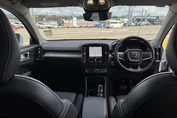 2026 Volvo XC40 XZ Ultra B4 Bright SUV Image 14