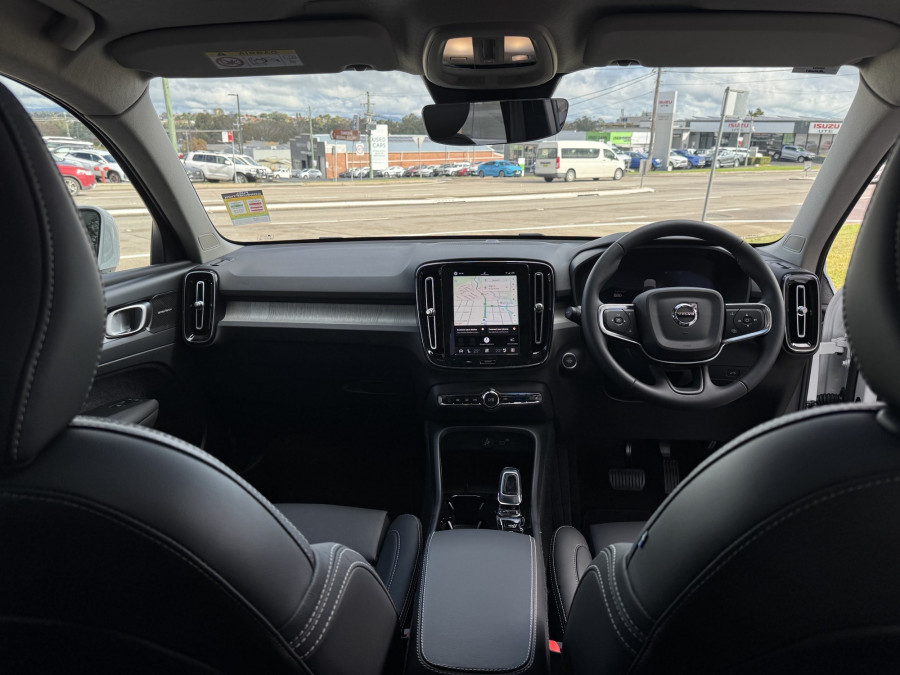 2026 Volvo XC40 XZ Ultra B4 Bright SUV Image 14