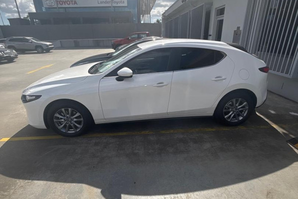 2025 Mazda 3 BP Series G20 Pure Hatch Image 3