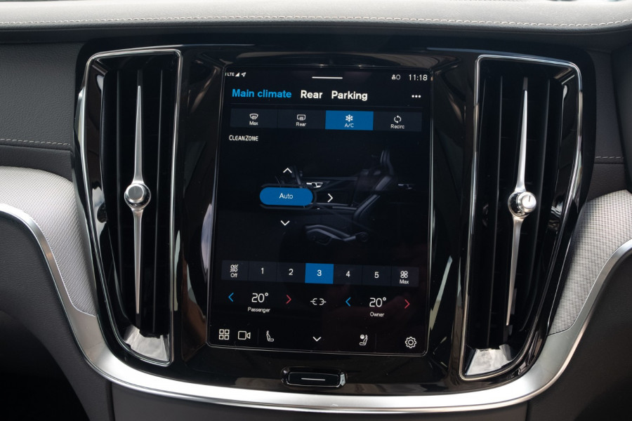 2025 Volvo V60 Cross Country Z Series Ultra B5 Bright Wagon Image 13