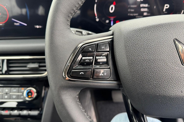 2025 Mahindra XUV700  AX7L SUV Image 21