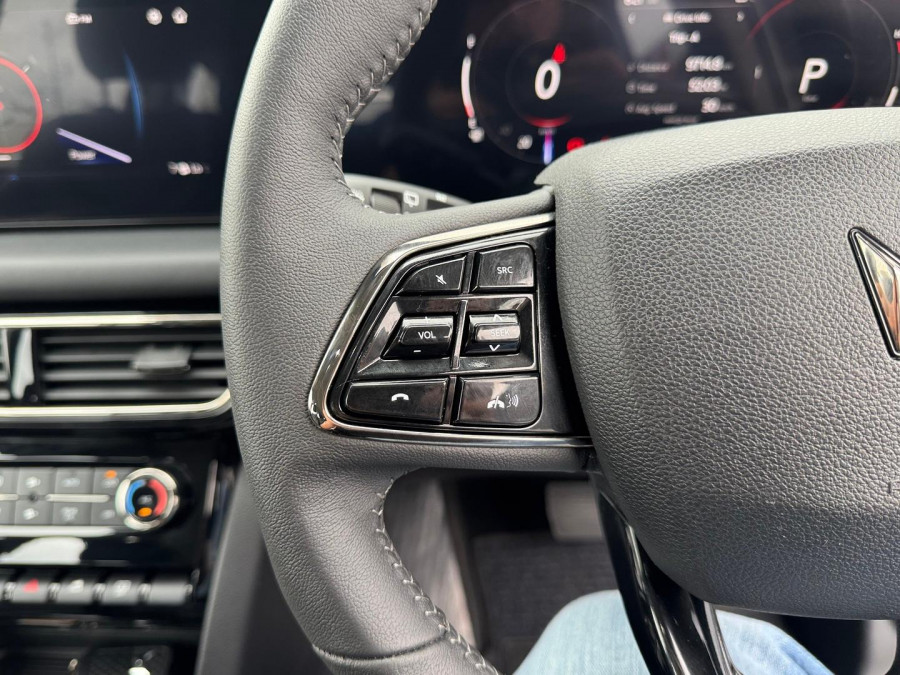 2025 Mahindra XUV700  AX7L SUV Image 21