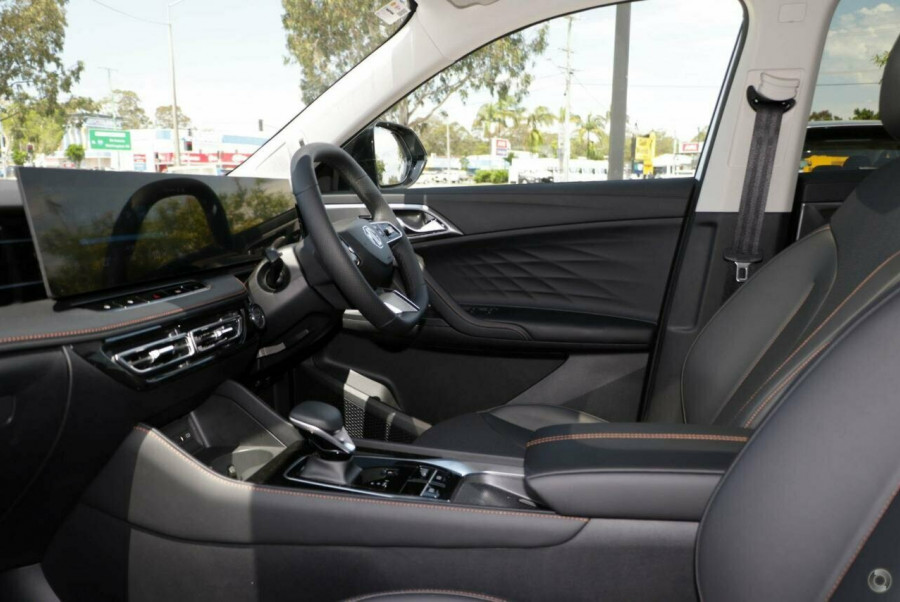 2024 MY24.5 MG HS AS33 Essence SUV Image 8