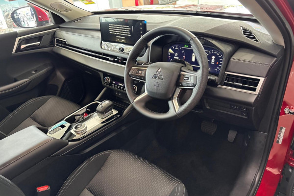 2025 Mitsubishi Outlander ZM LS SUV Image 16
