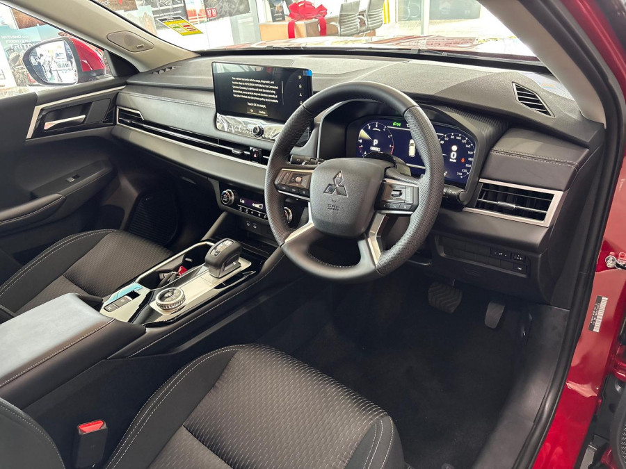 2025 Mitsubishi Outlander ZM LS SUV Image 16
