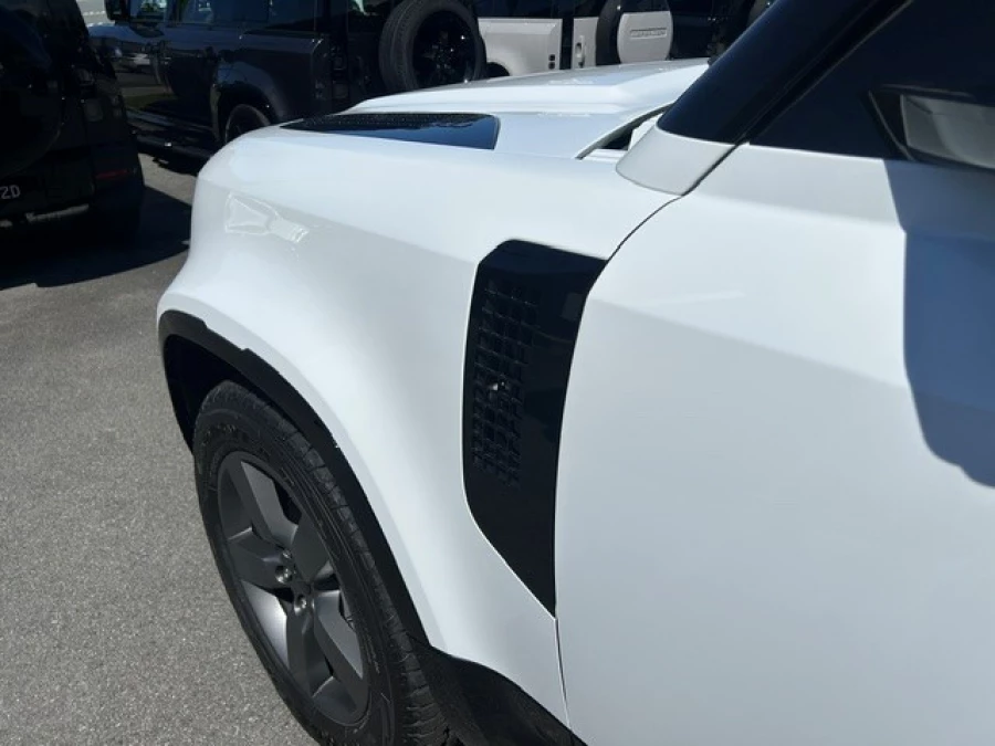 2026 Land Rover Defender L663 130 D350 X-Dynamic SE SUV Image 8