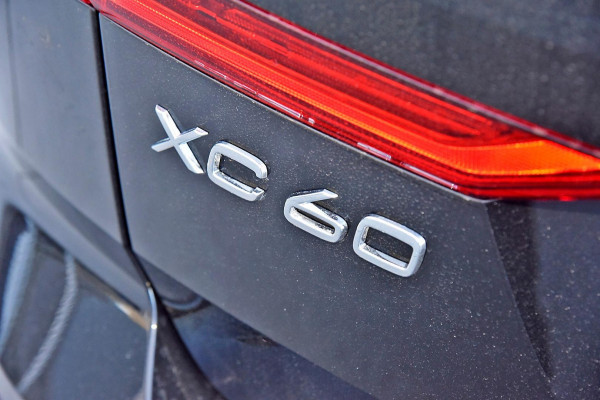 2022 Volvo XC60  B6 R-Design Suv Image 5
