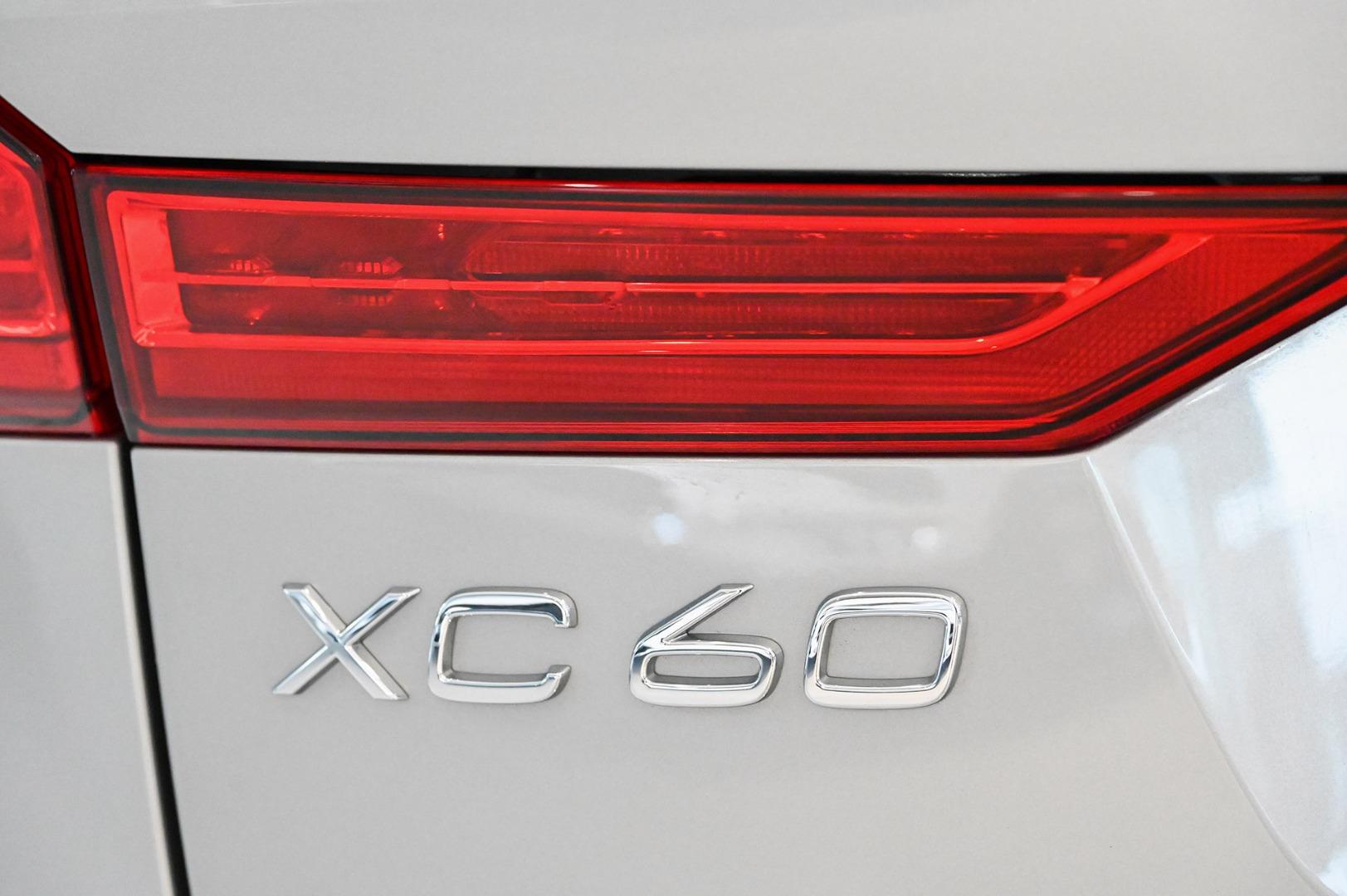 2021 MY22 Volvo XC60  B6 R-Design SUV Image 9