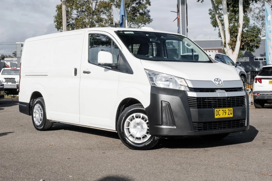 2022 Toyota HiAce GDH300R  Van Image 1