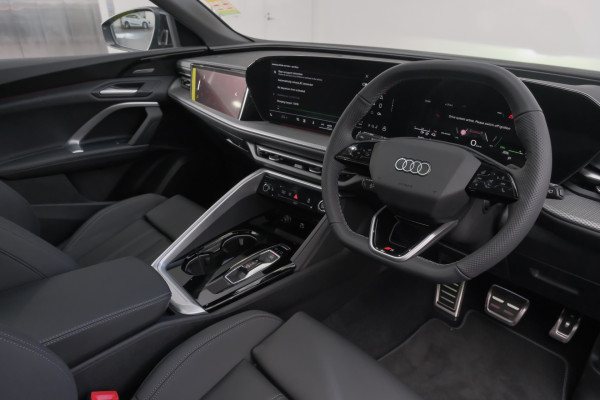 2026 Audi Q5 e-hybrid 270kW SUV image 7