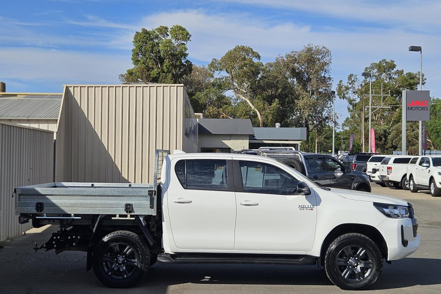 2022 Toyota HiLux GUN126R SR Double-Cab Cab-Chassis Image 13