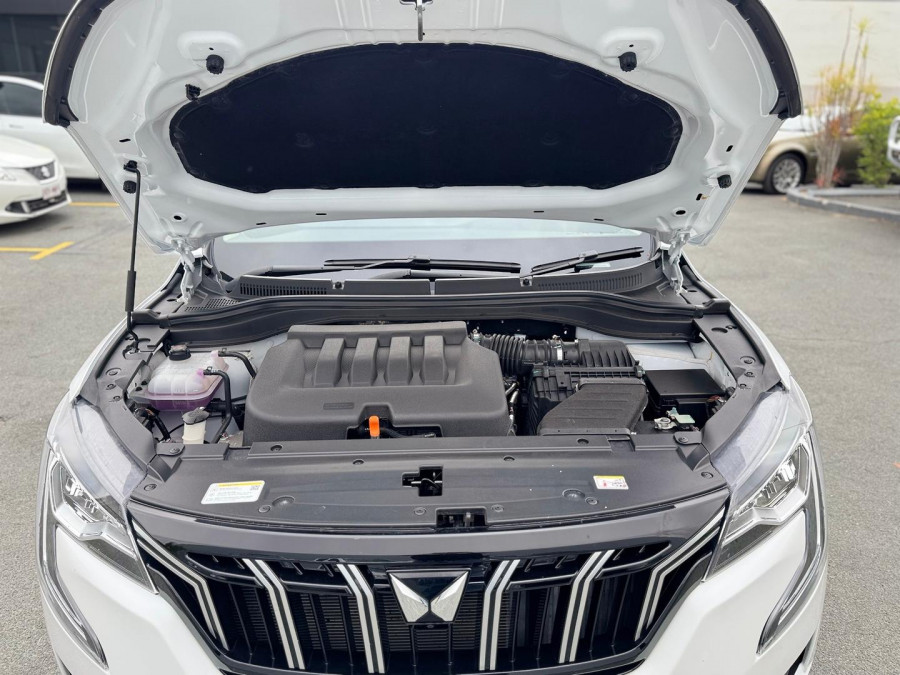 2025 Mahindra XUV700  AX7L SUV Image 29