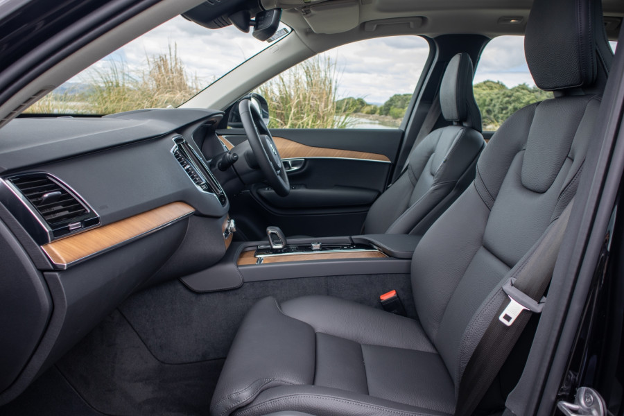 2024 Volvo XC90 B5 AWD PLUS SUV Image 8