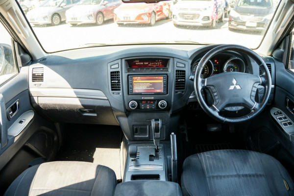 2012 Mitsubishi Pajero NW Exceed SUV Image 17