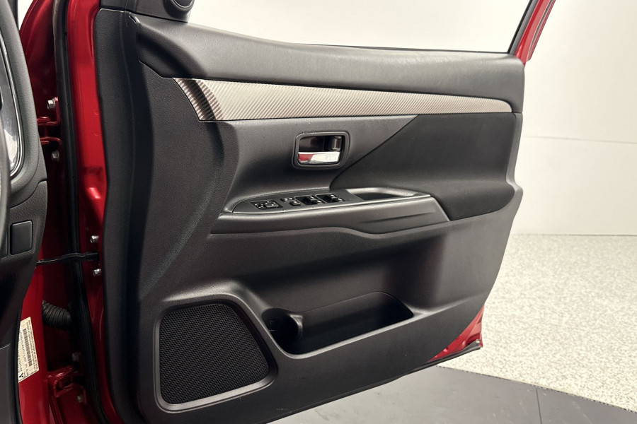 2015 MY16 Mitsubishi Outlander ZK LS SUV Image 18