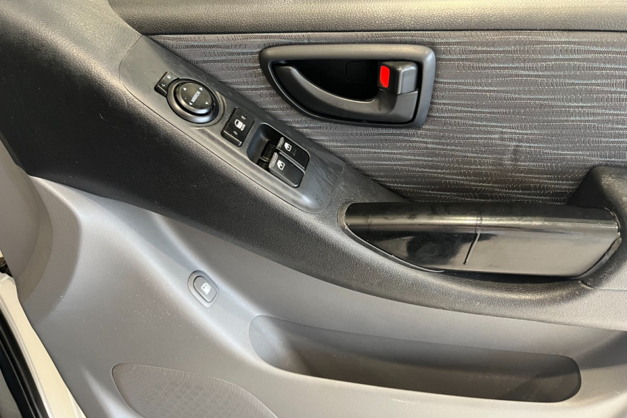 2015 MY16 Hyundai iLoad TQ3-V Series II  Van Image 11