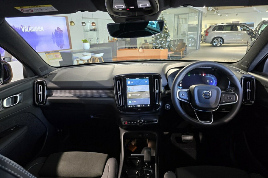 2024 MYon Volvo XC40 XZ Black Edition SUV Image 11