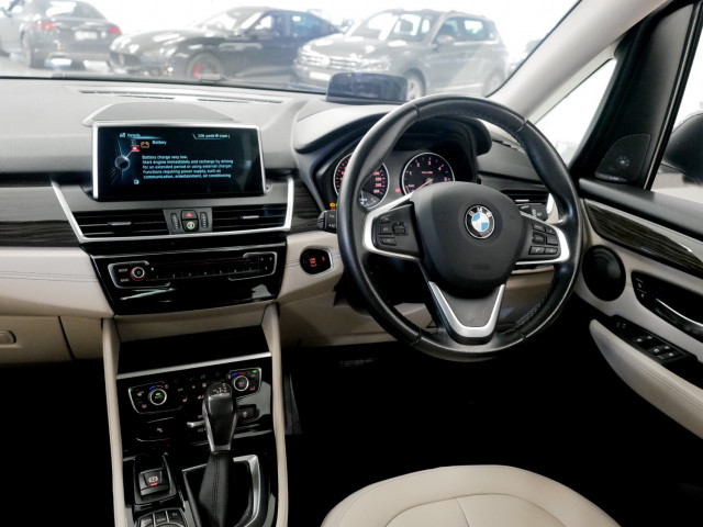 2017 BMW 2 Series Hatch Image 11