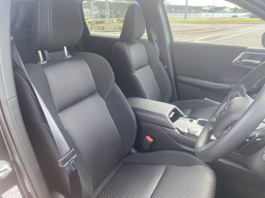2025 MY26 Mitsubishi Outlander ZM ES SUV Image 11