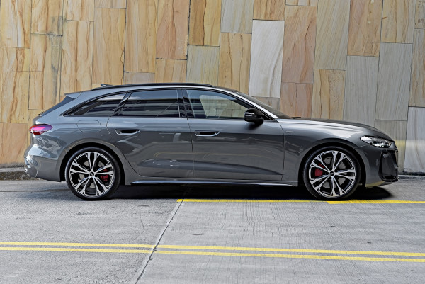 2026 Audi A5 e-hybrid S-Line 270Kw | Quattro Wagon image 3