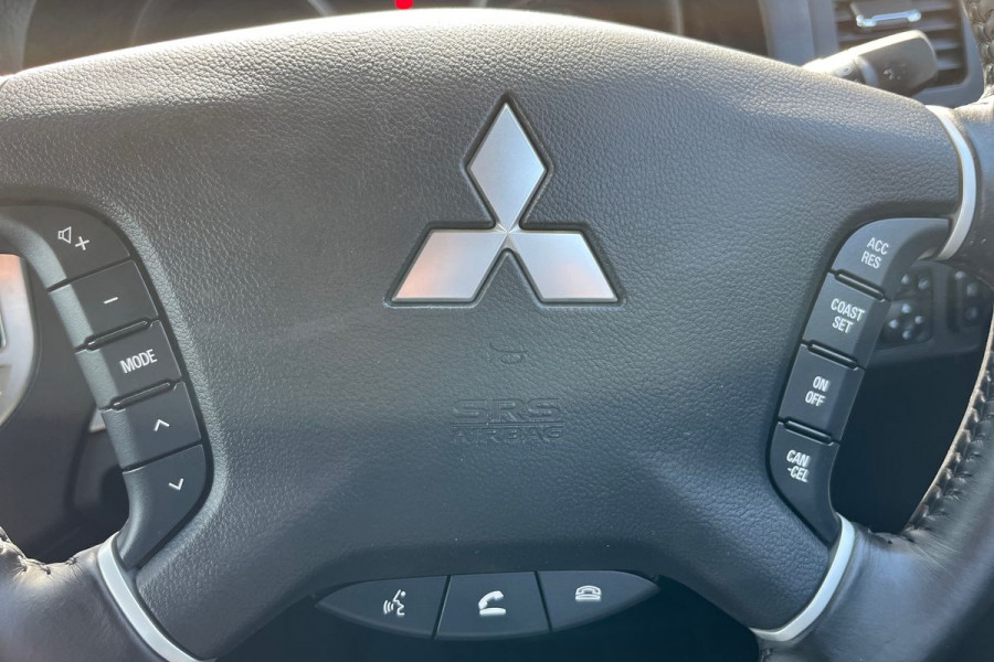 2017 Mitsubishi Pajero NX GLX SUV Image 16
