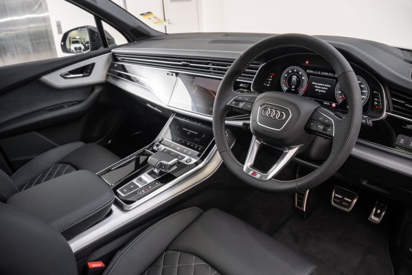 2026 MY25 Audi Q7 4M TFSI 250kW S line SUV image 7