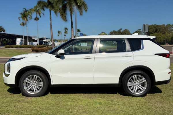 2024 Mitsubishi Outlander ZM PHEV ES SUV