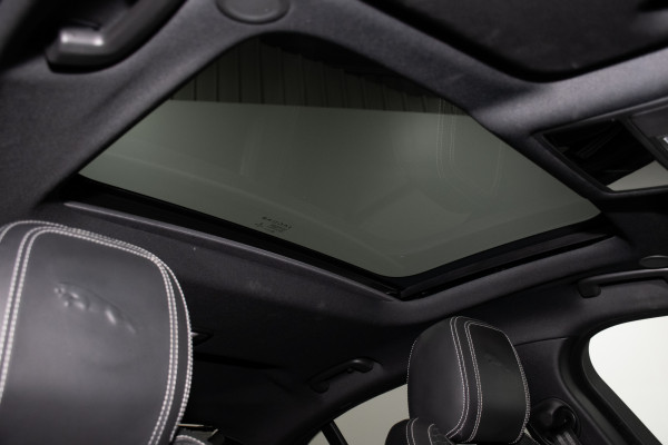 2022 Jaguar XE P300 R-Dynamic SE Sedan Image 5