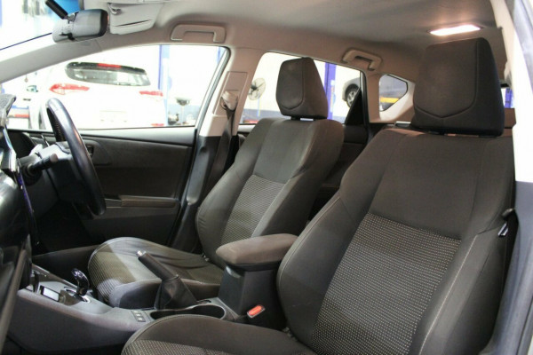 2016 Toyota Corolla ZWE186R Hybrid Hatch Image 16