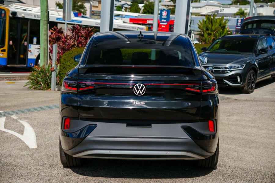 2025 Volkswagen ID. 5 E2 Pro SUV Image 3