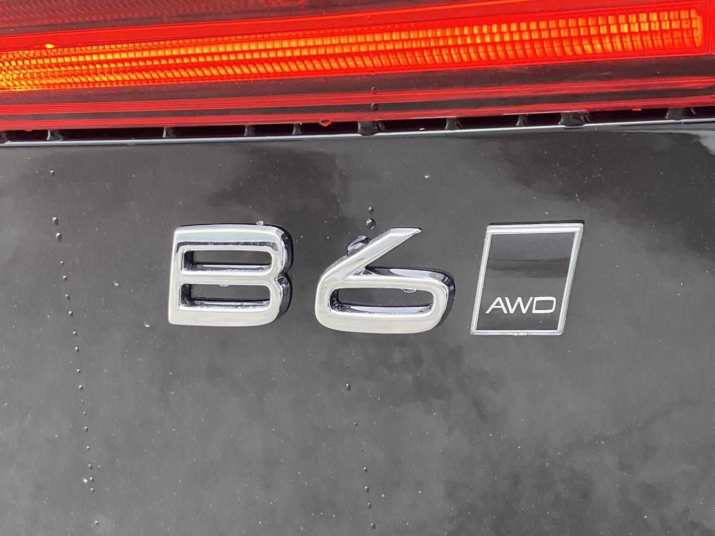 2022 Volvo XC60  B6 R-Design SUV Image 23